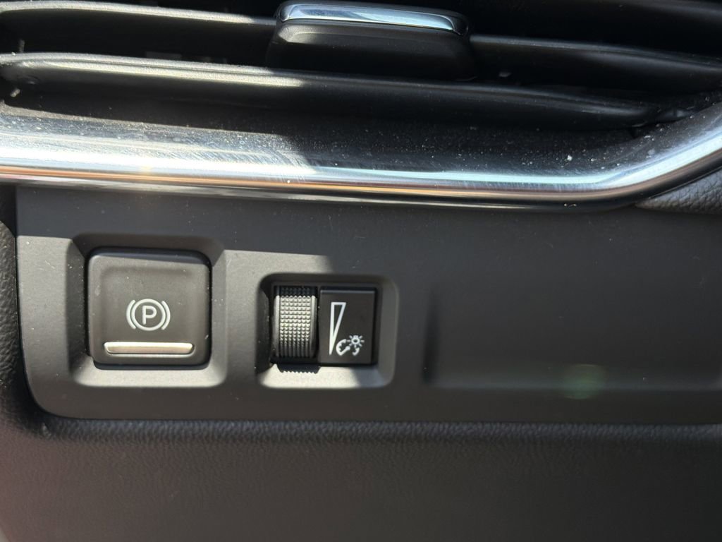 Used 2023 Cadillac XT4 Sport AWD/4WD image 27