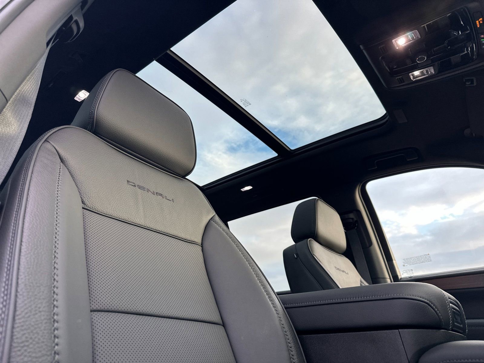 New 2026 GMC Yukon XL Denali w/ Sun & Power Step Package AWD/4WD image 18