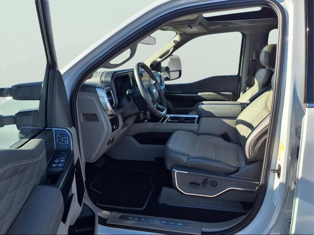 Used 2025 Ford F450 Platinum w/ Platinum Plus Package image 19