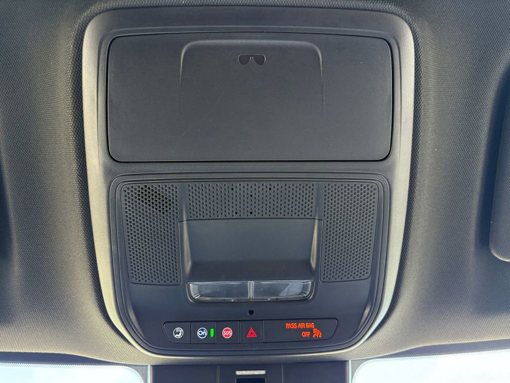 Used 2025 Chevrolet Traverse LT AWD/4WD image 32