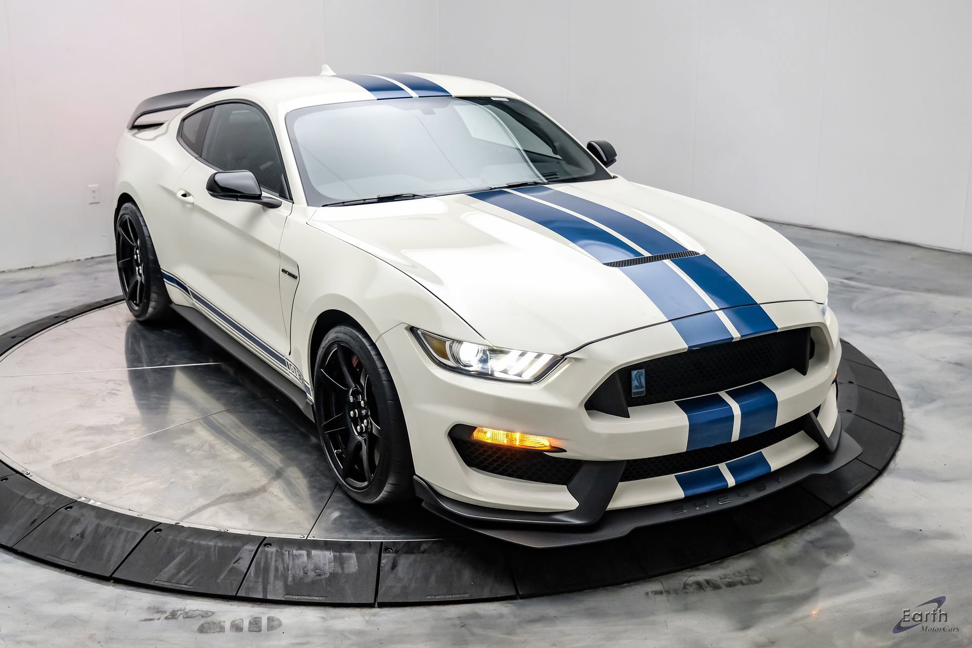 Used 2020 Ford Mustang Shelby GT350R w/ GT350R Equipment Group 920A RWD image 31