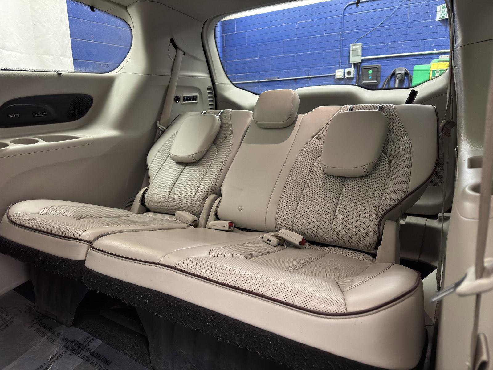 Used 2017 Chrysler Pacifica Limited image 25