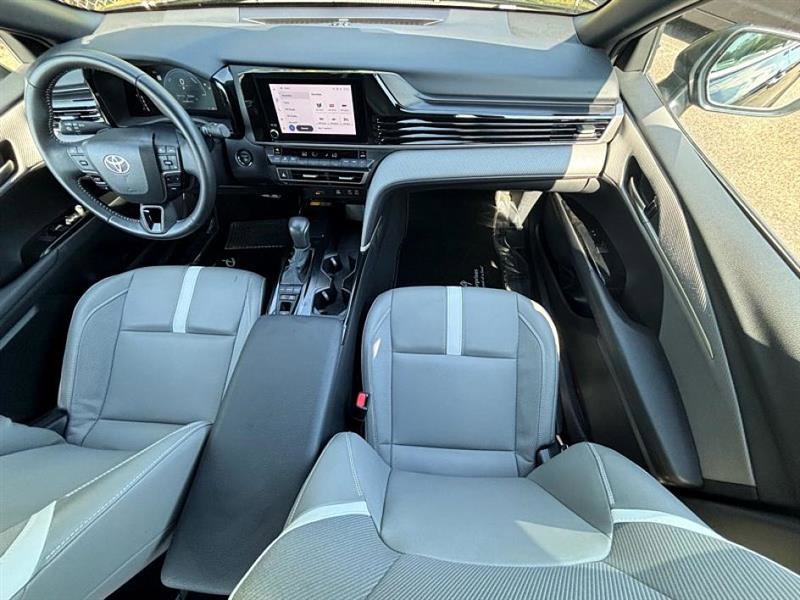 Used 2025 Toyota Camry SE image 11