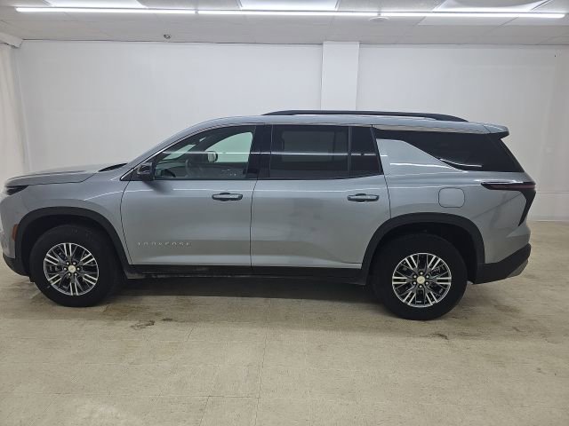 Used 2025 Chevrolet Traverse LT FWD image 21