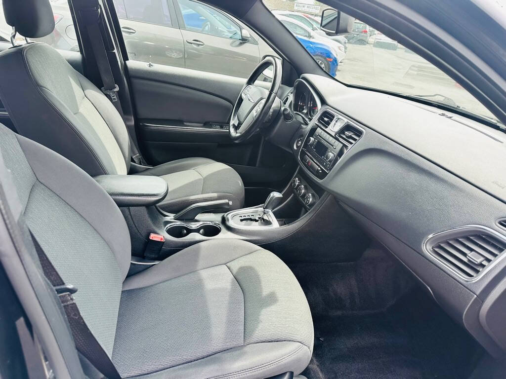 Used 2012 Chrysler 200 Touring FWD image 15