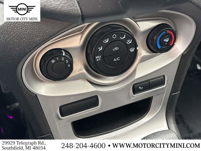 Used 2015 Ford Fiesta SE image 31