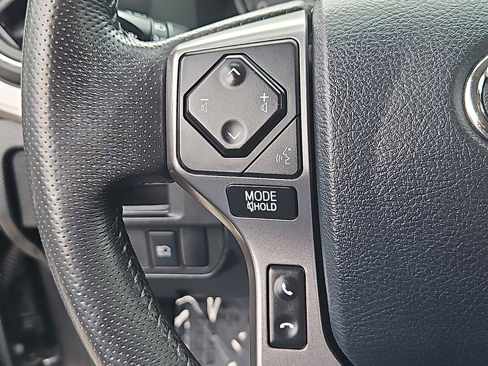 Used 2018 Toyota Tacoma SR5 AWD/4WD image 18