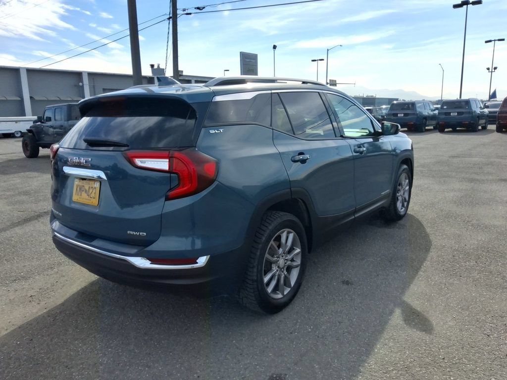 Used 2024 GMC Terrain SLT AWD/4WD image 8
