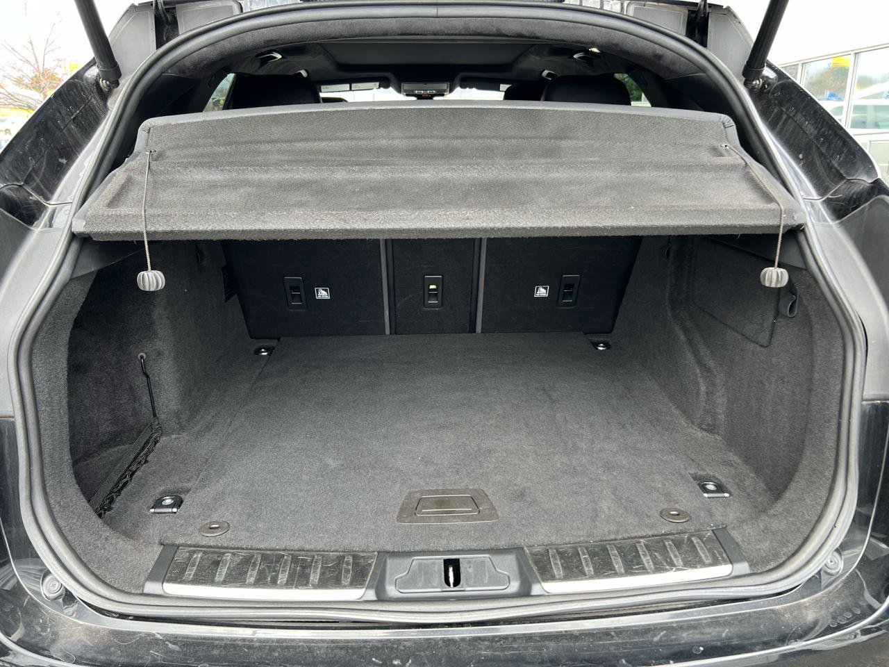 Used 2020 Jaguar F-PACE Premium image 13