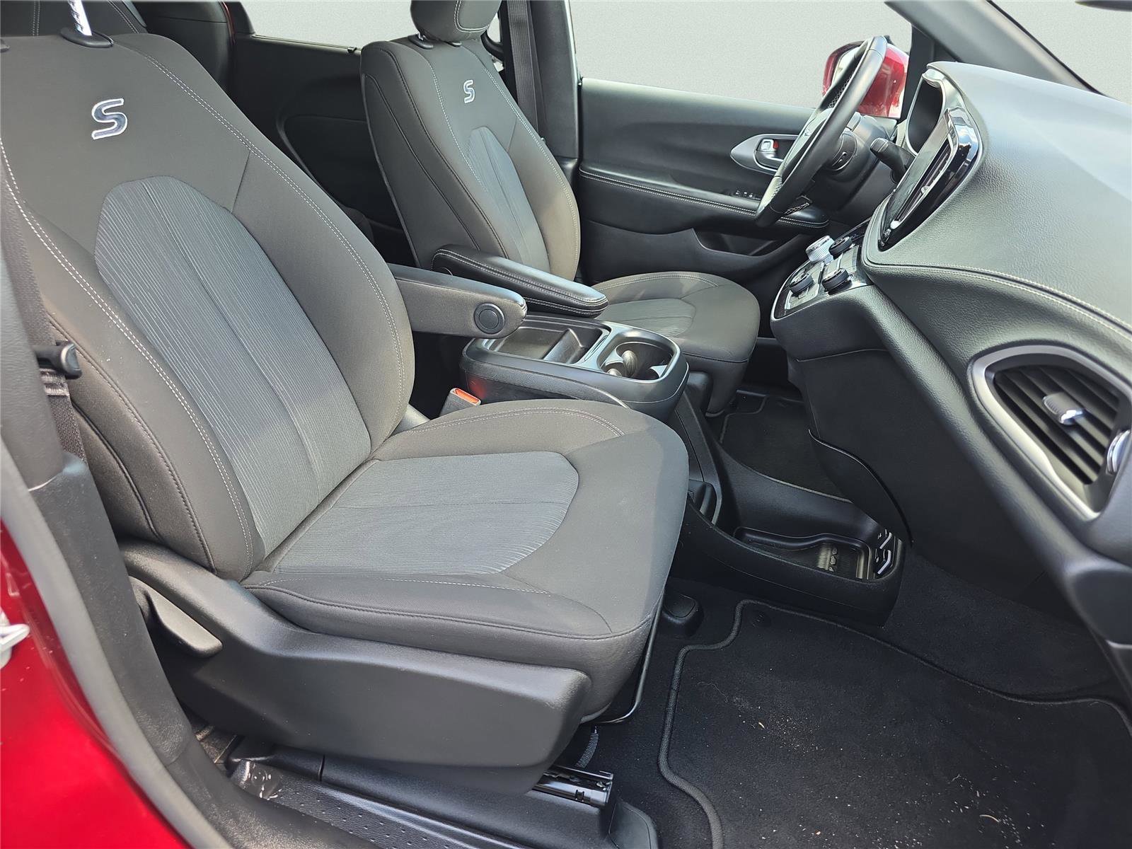 Used 2021 Chrysler Pacifica Touring w/ S Appearance Package image 32