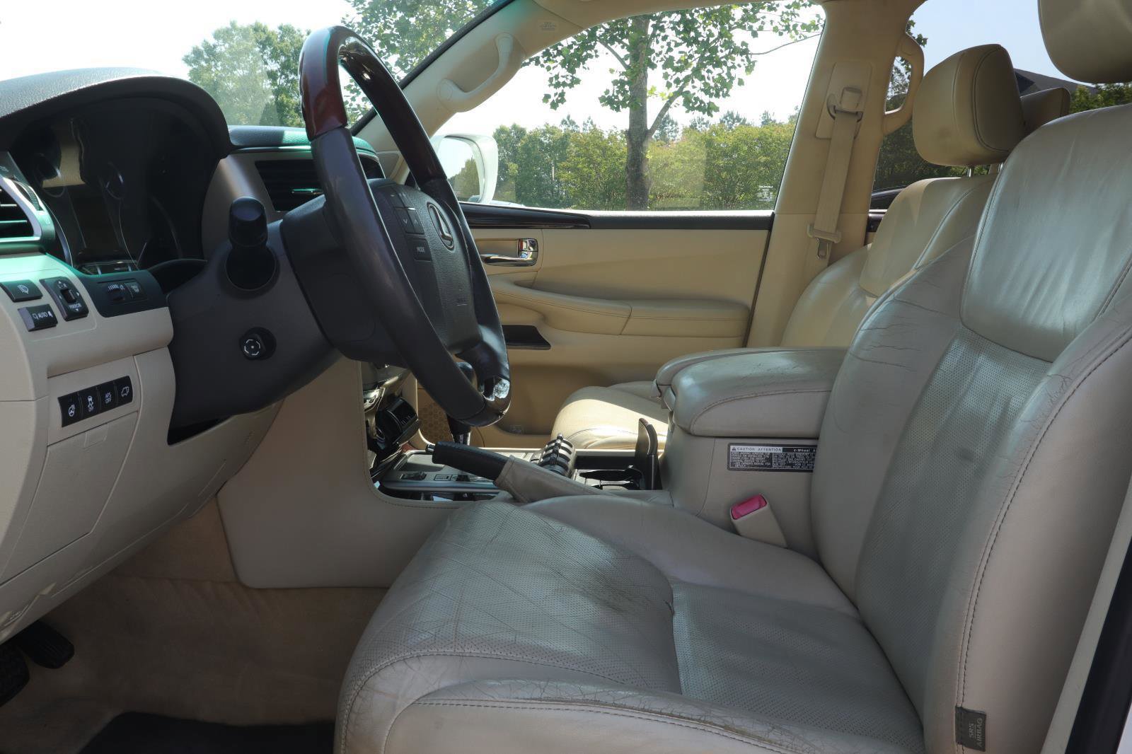 Used 2013 Lexus LX 570 4WD w/ Luxury Pkg image 11