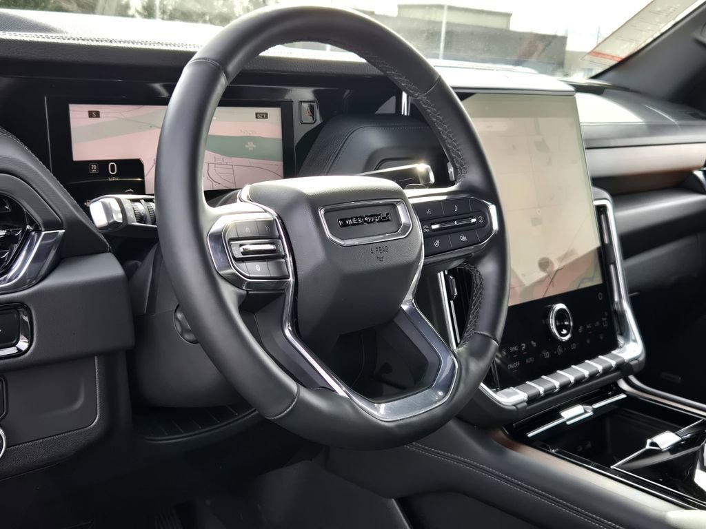Used 2025 GMC Yukon Denali AWD/4WD image 24