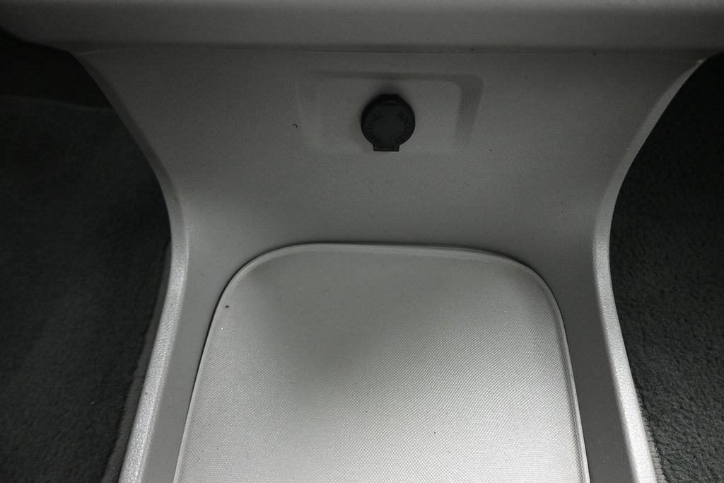 Used 2018 Toyota Sienna LE w/ Carpet Mat Package FWD image 21