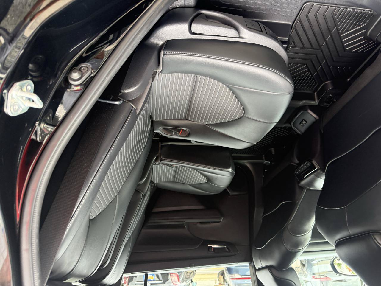 Used 2021 Toyota Highlander XSE AWD/4WD image 18