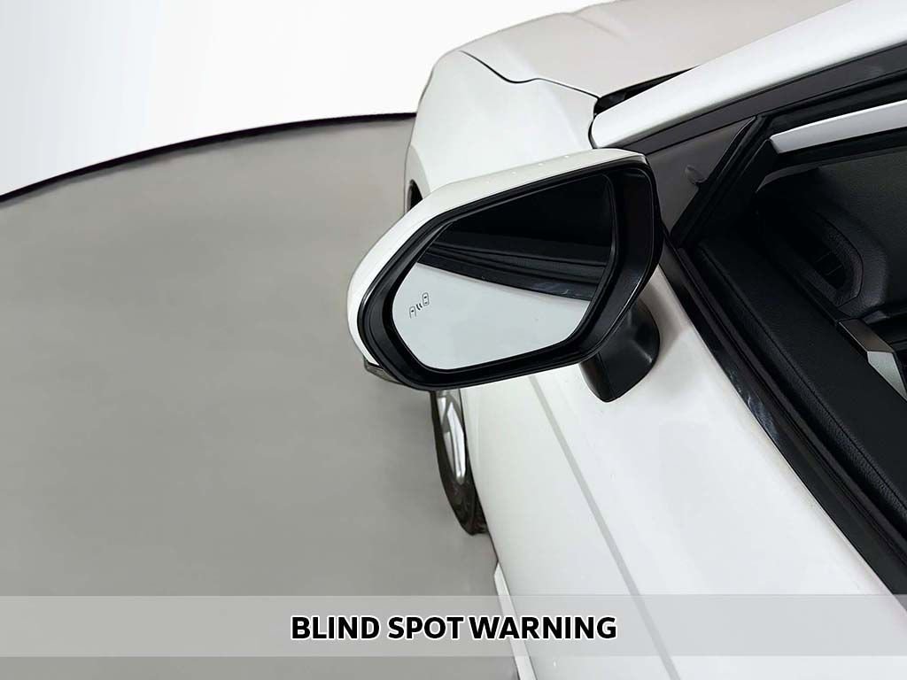 Used 2025 Toyota Camry LE image 4