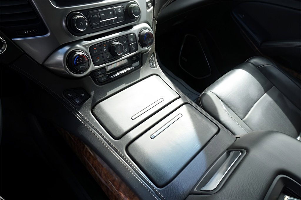 Used 2020 Chevrolet Suburban Premier w/ Premier 6.2L Value Package image 21