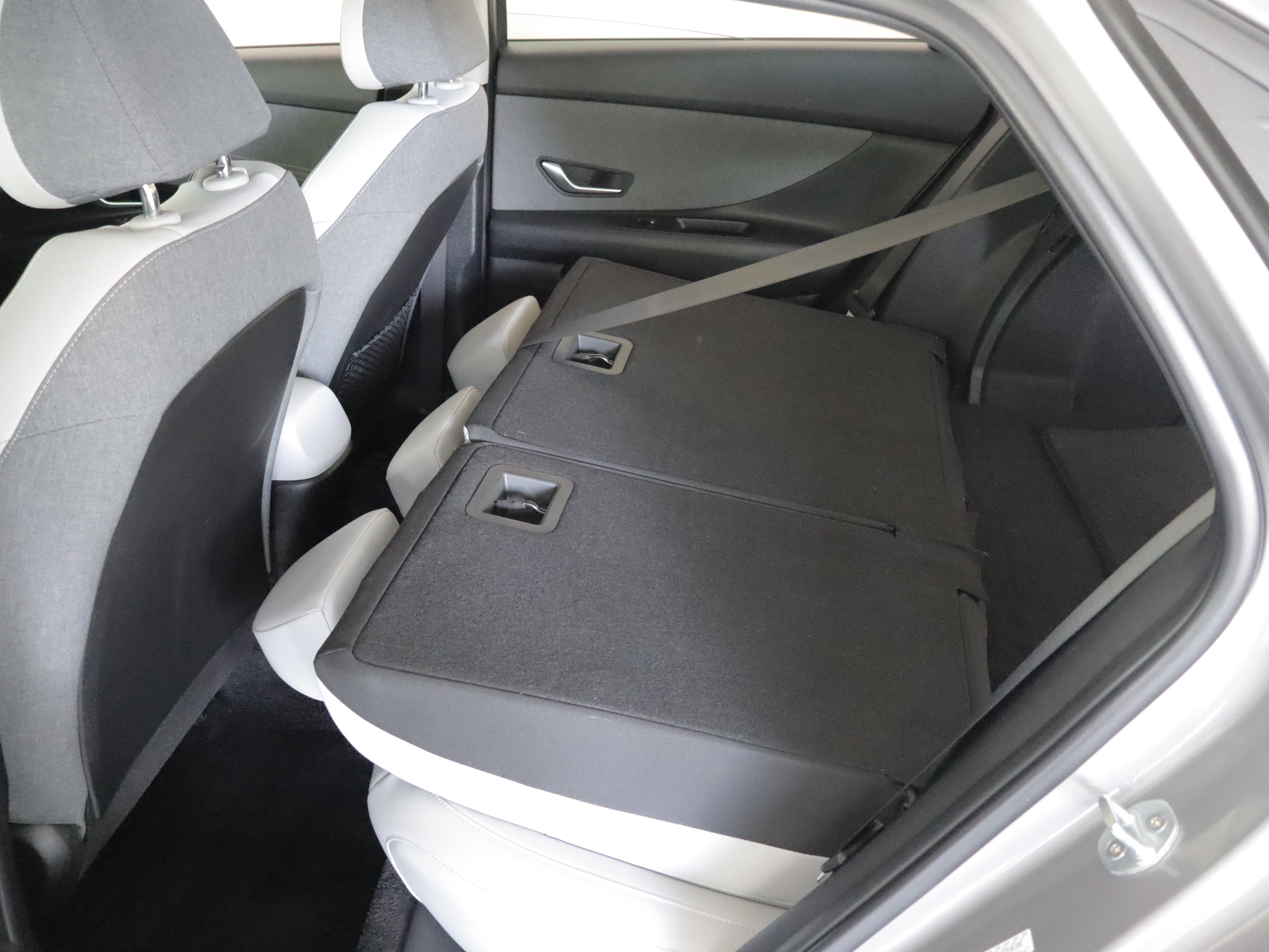 Used 2022 Hyundai Elantra Limited w/ Cargo Package FWD image 23