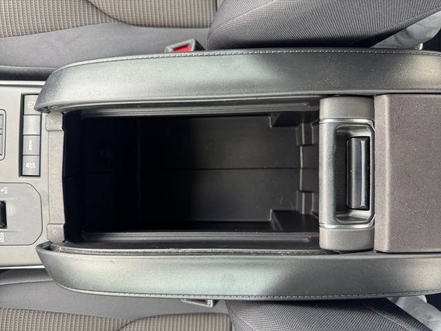 Used 2022 Toyota Highlander L FWD image 25