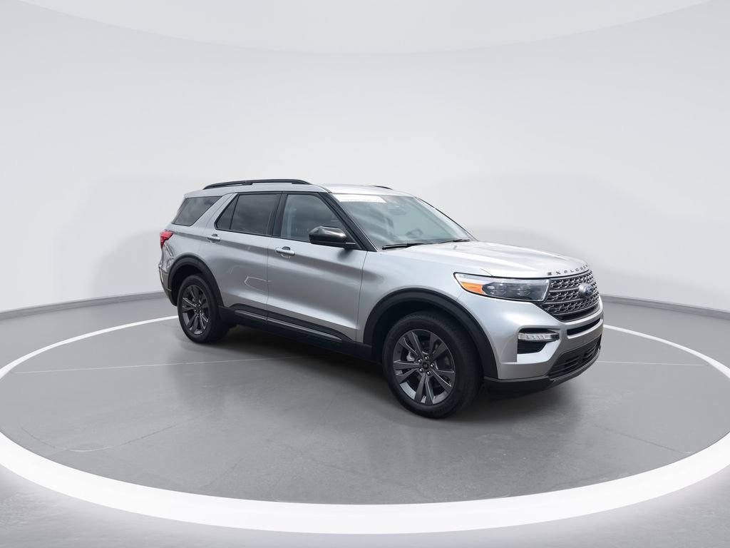 Used 2023 Ford Explorer XLT w/ Equipment Group 202A AWD/4WD image 2