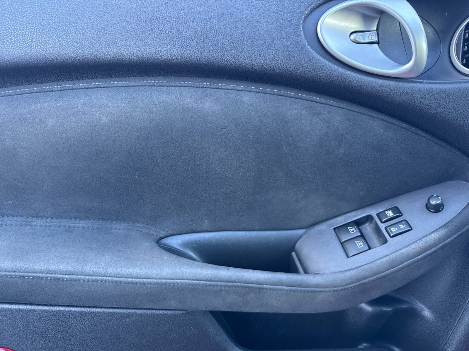 Used 2010 Nissan 370Z Touring image 10