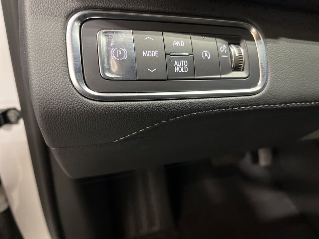 Used 2025 Buick Enclave Preferred AWD/4WD image 16
