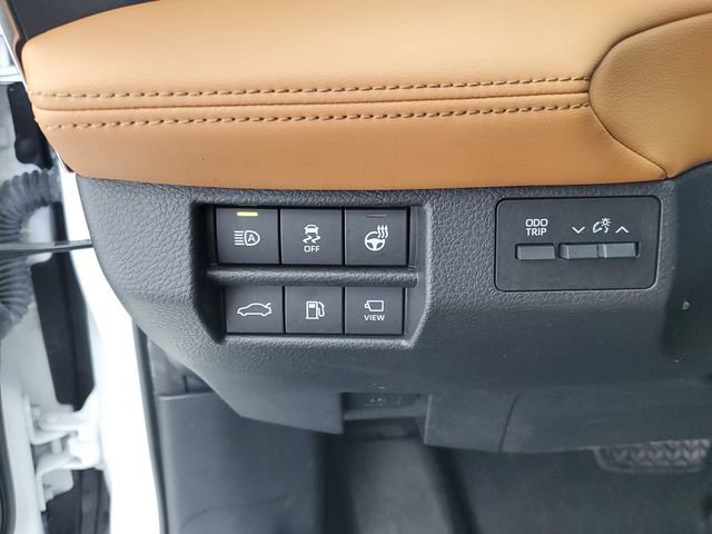 Used 2019 Toyota Avalon Limited w/ Advanced Safety Package image 32