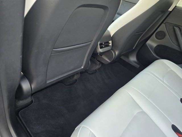 Used 2023 Tesla Model Y 2WD image 30