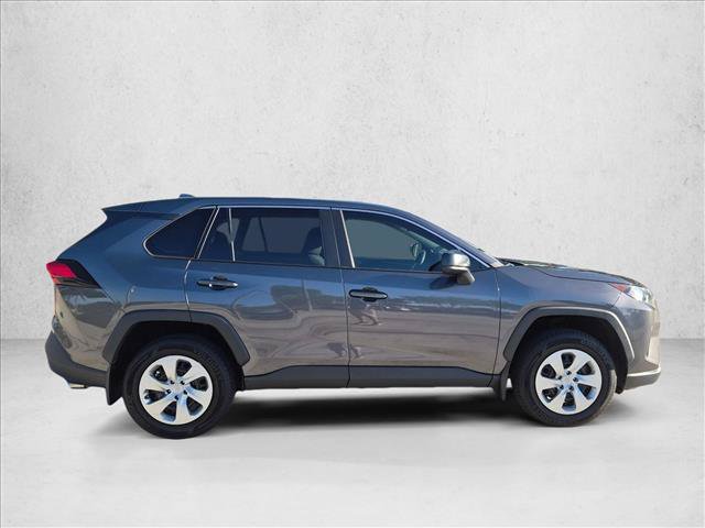 Used 2022 Toyota RAV4 LE FWD image 4