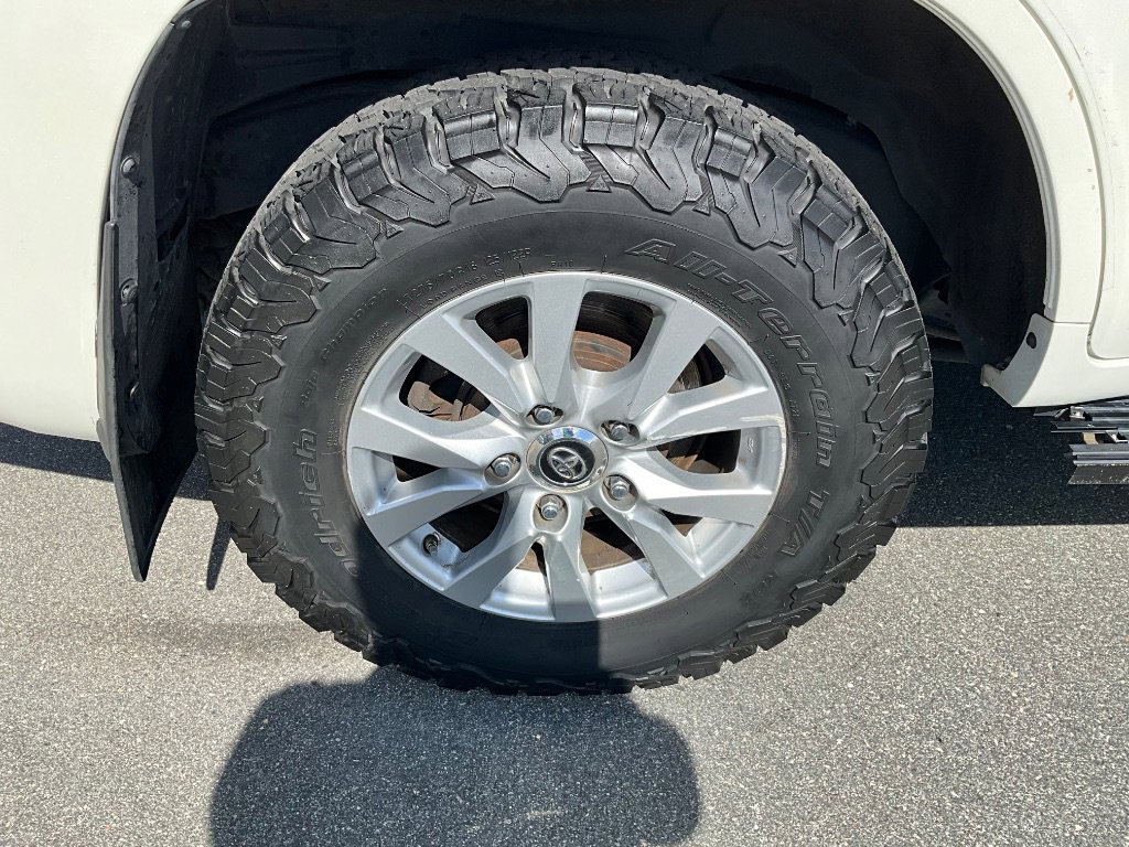 Used 2016 Toyota Land Cruiser image 44