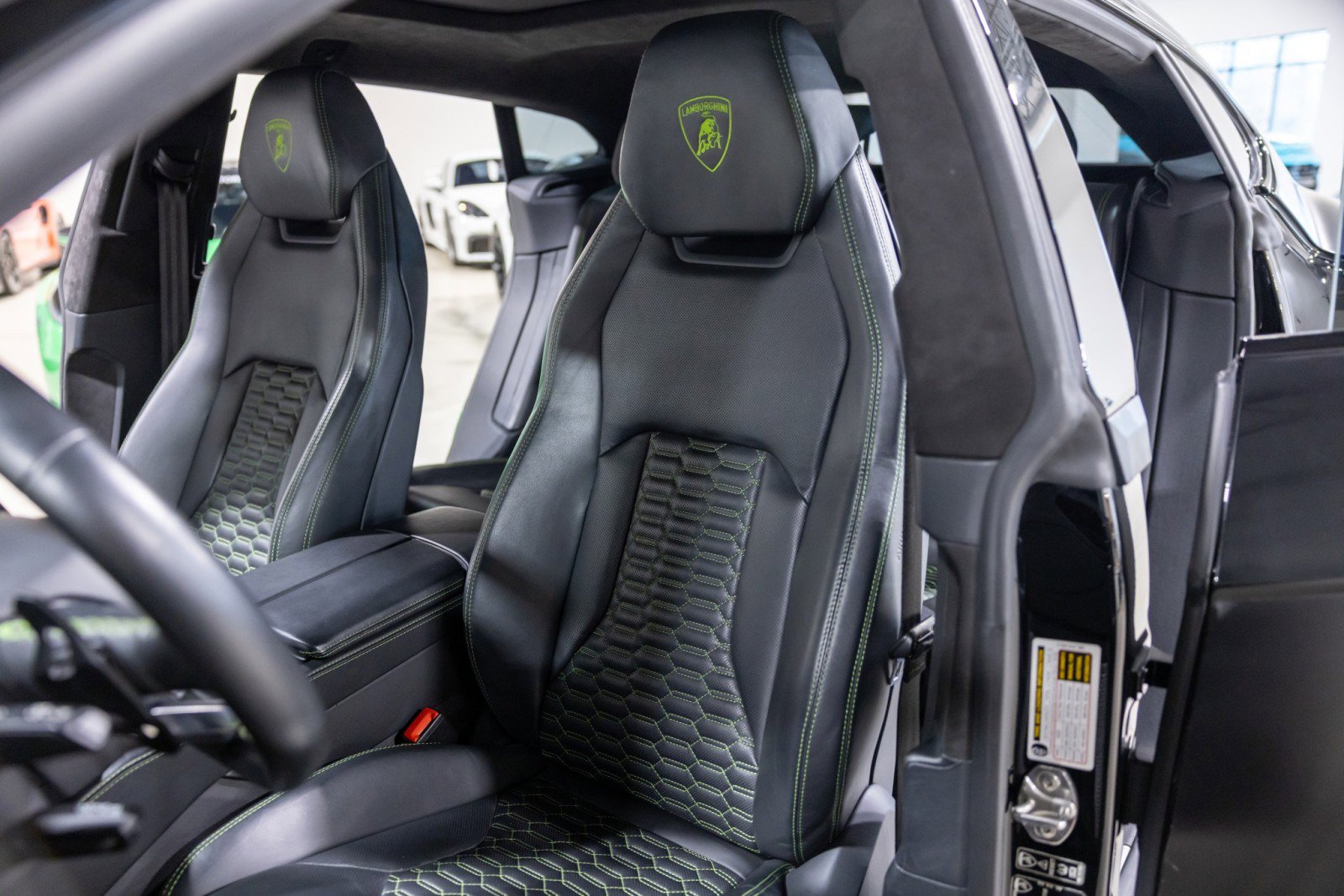 Used 2022 Lamborghini Urus image 36