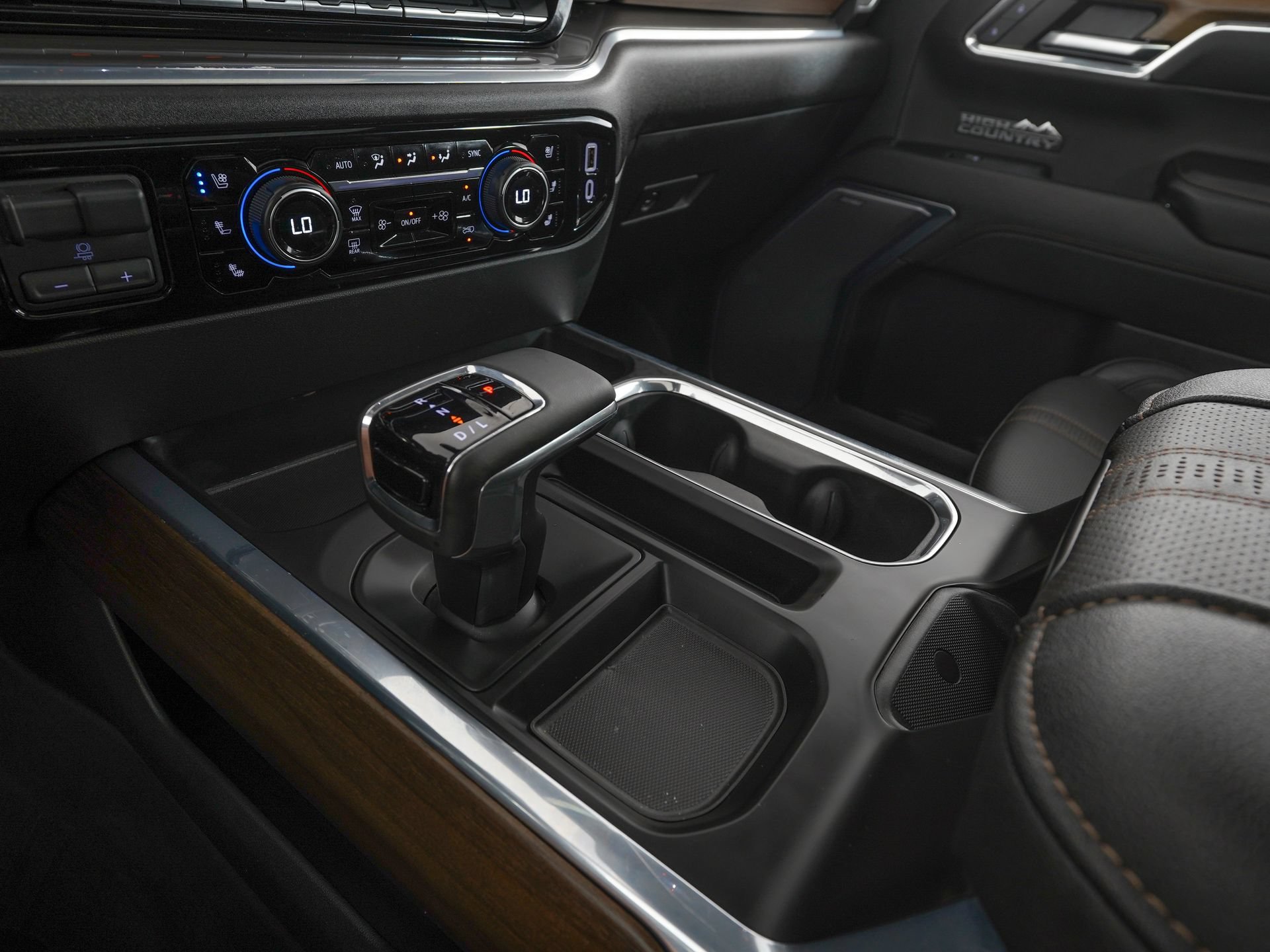 Used 2024 Chevrolet Silverado 1500 High Country w/ High Country Premium Package AWD/4WD image 23