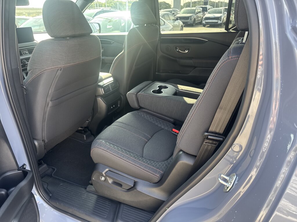 New 2026 Honda Pilot Sport image 8