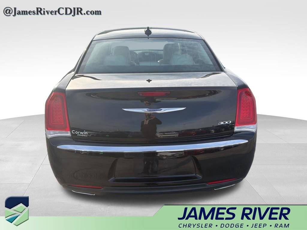 Used 2019 Chrysler 300 Limited image 7