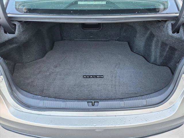 Used 2016 Toyota Avalon Limited w/ Toyota Safety Sense Package FWD image 6