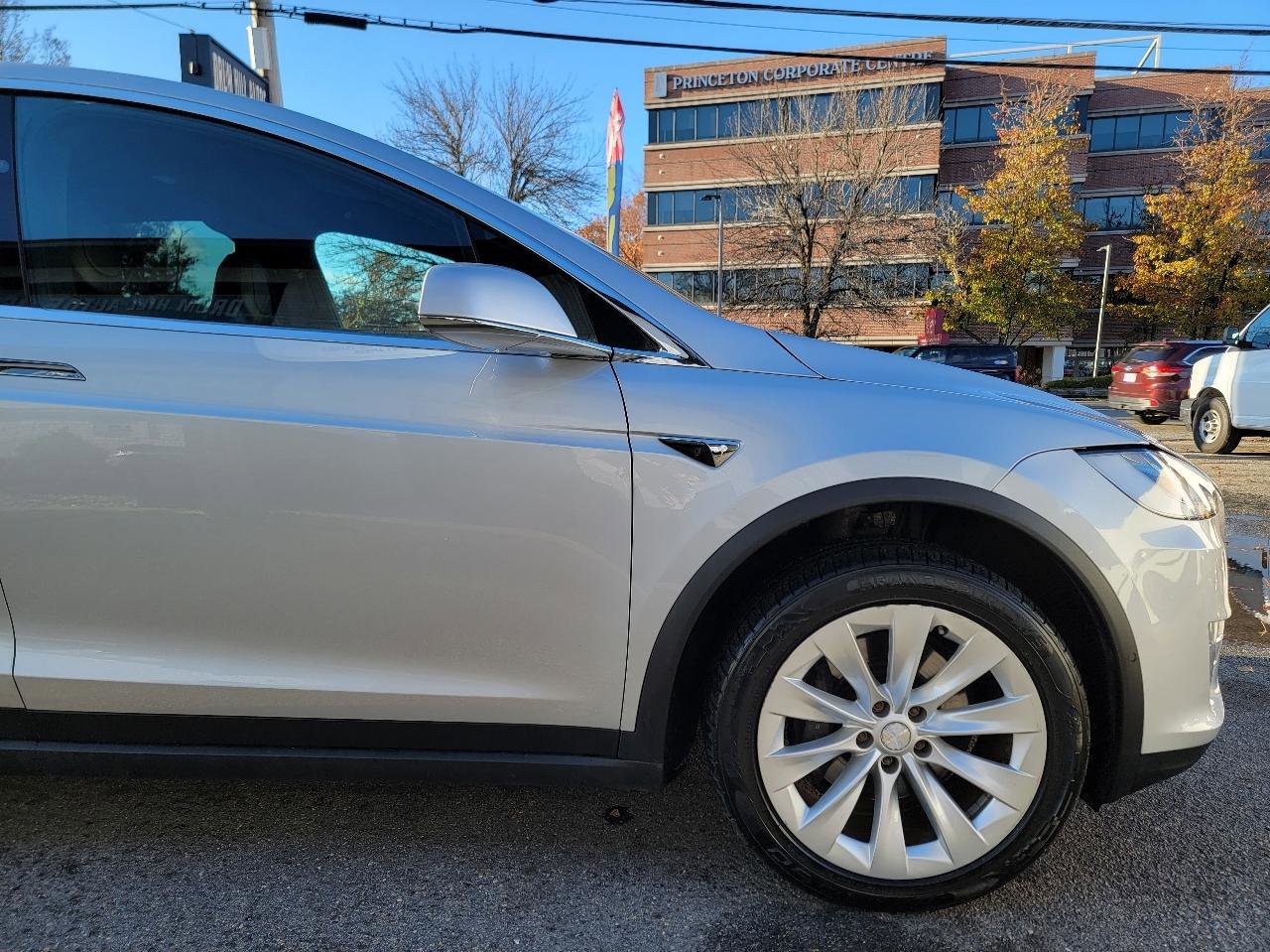 Used 2017 Tesla Model X 75D image 11