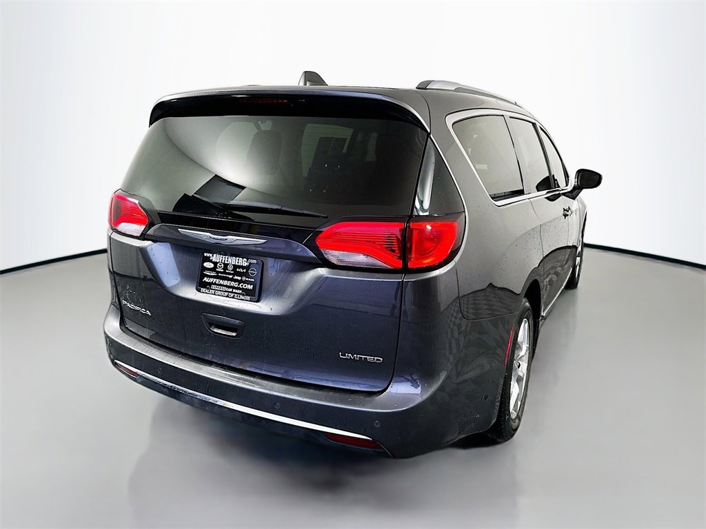 Used 2018 Chrysler Pacifica Limited image 7