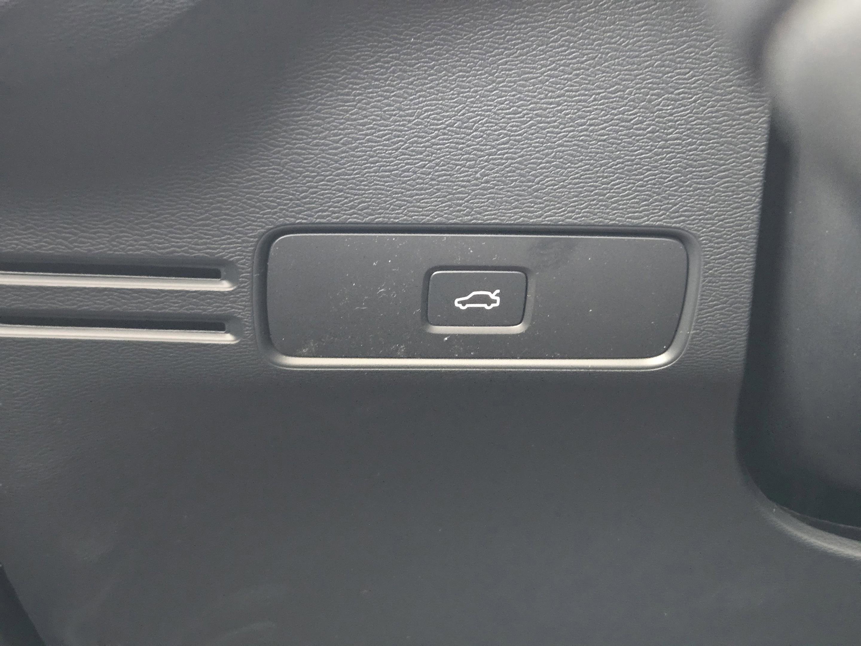 New 2026 Volvo XC40 B5 Ultra w/ Protection Package Premier AWD/4WD image 19