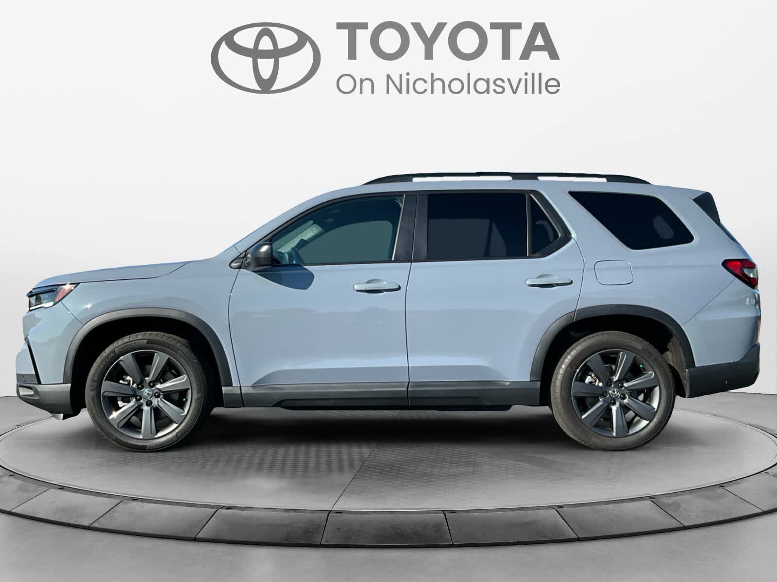 Used 2023 Honda Pilot Sport image 2