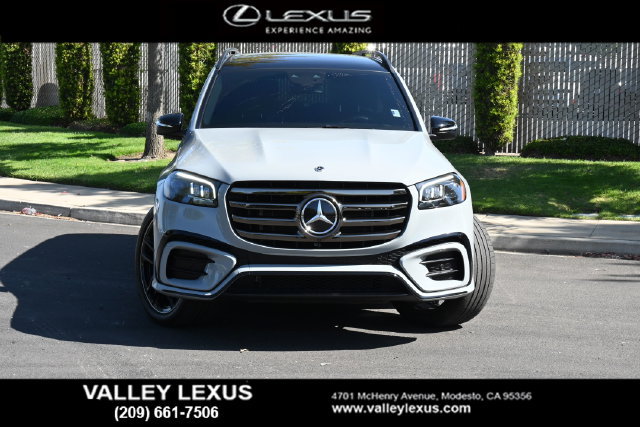 Used 2024 Mercedes-Benz GLS 580 4MATIC image 2