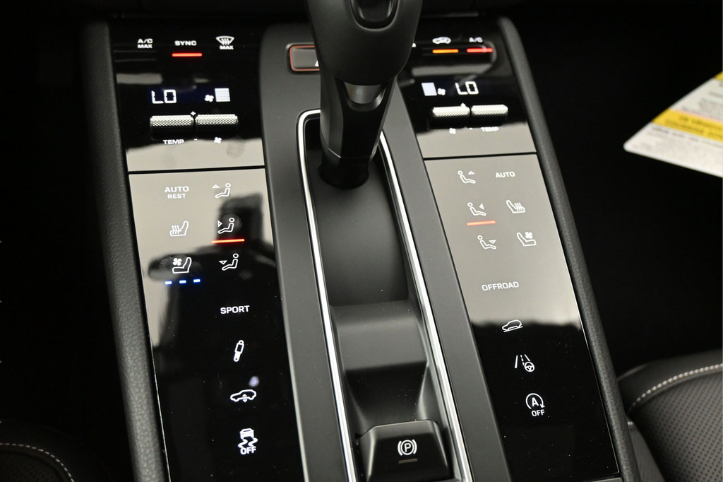 New 2026 Porsche Macan AWD/4WD image 11