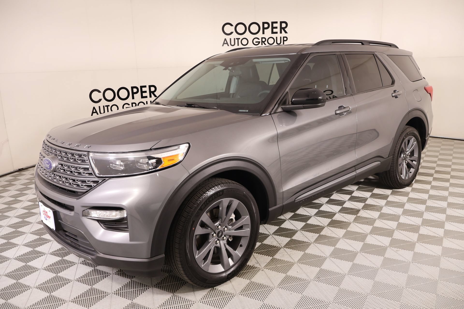 Used 2023 Ford Explorer XLT w/ Equipment Group 202A AWD/4WD image 10