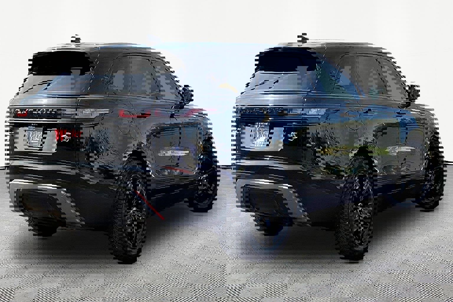 Used 2018 Land Rover Range Rover Velar S image 6