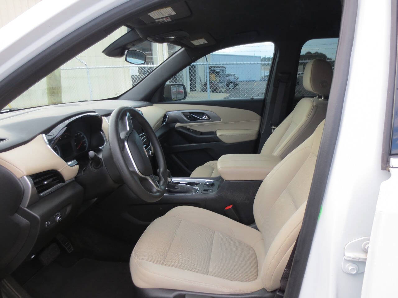 Used 2023 Chevrolet Traverse LS FWD image 7