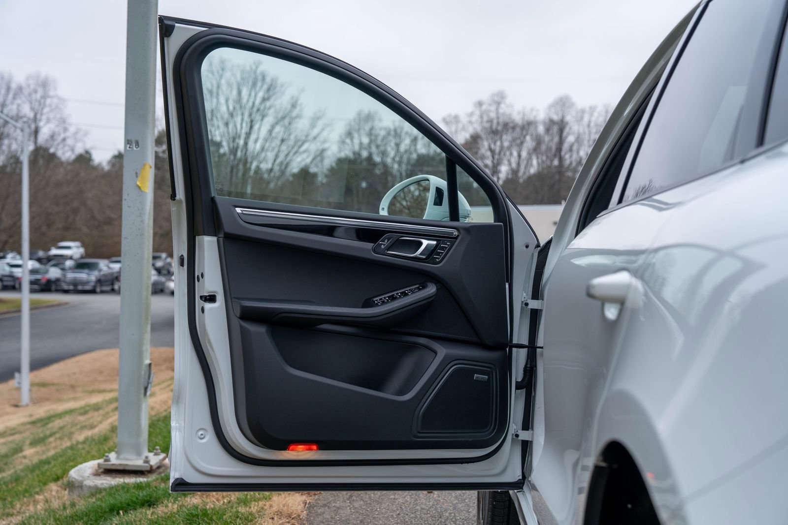 Certified 2025 Porsche Macan image 20