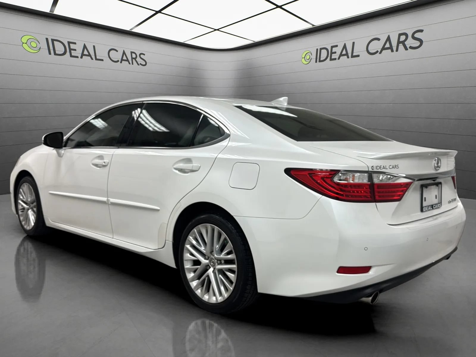 Used 2015 Lexus ES 350 w/ Luxury Package FWD image 7