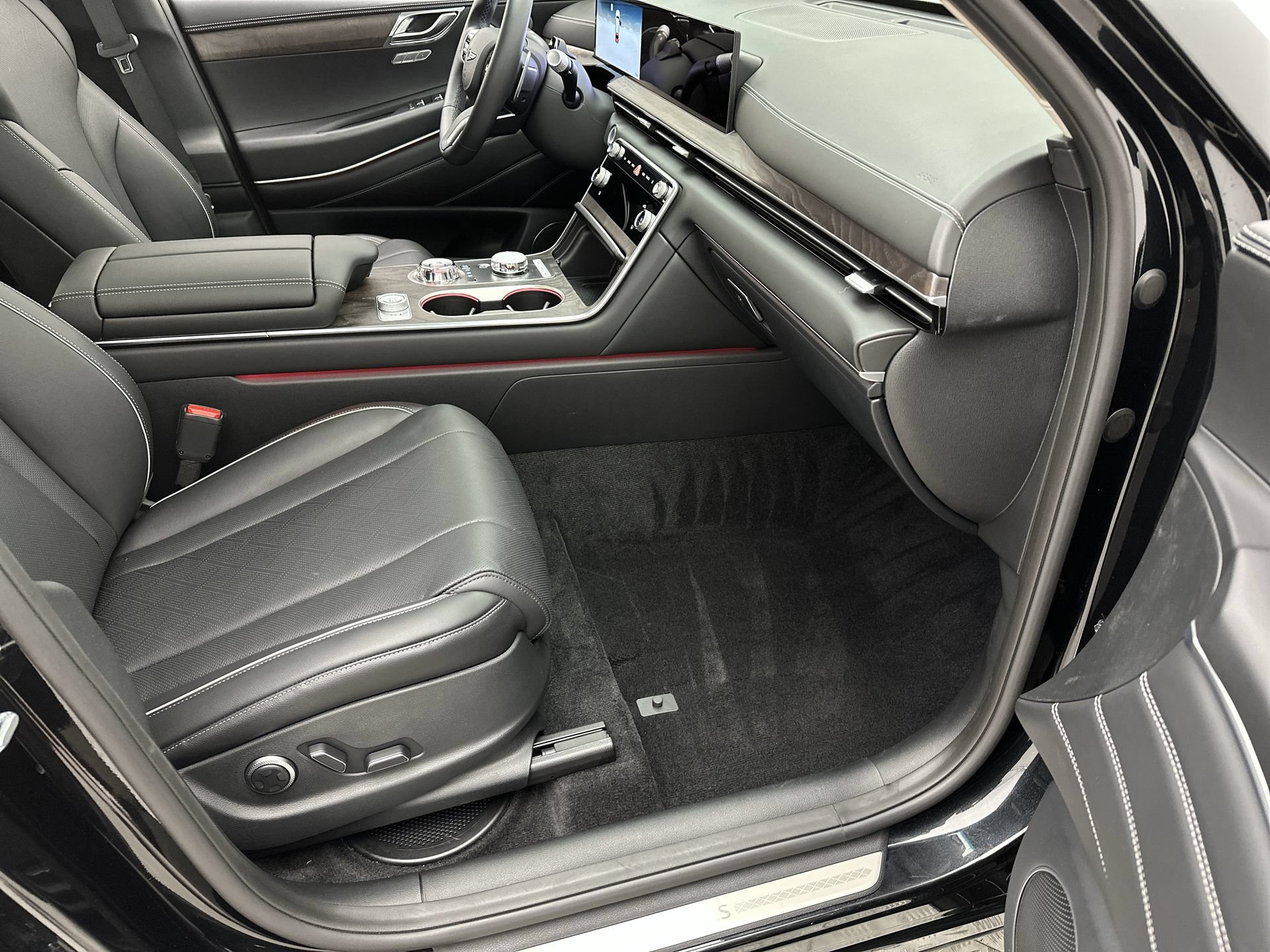 Certified 2026 Genesis GV80 2.5T Advanced AWD/4WD image 26