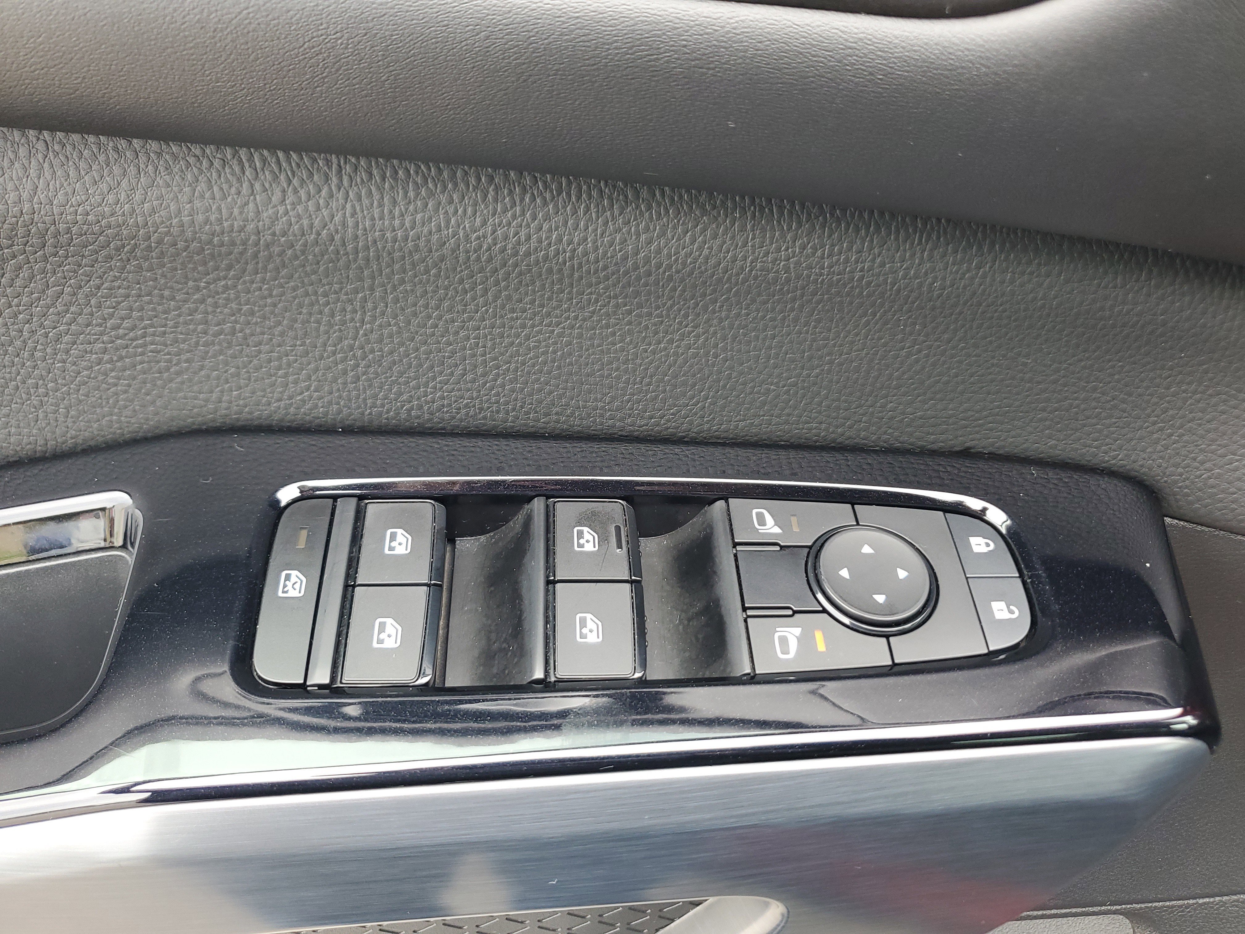 Used 2024 Nissan Pathfinder SL image 28