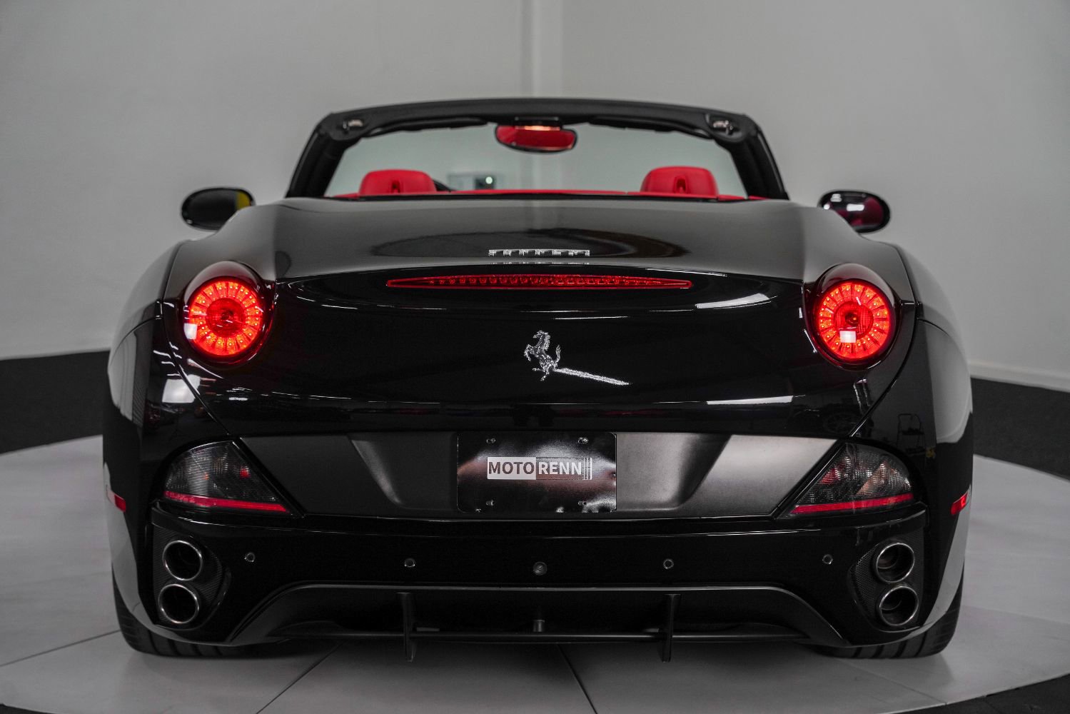 Used 2010 Ferrari California RWD image 11