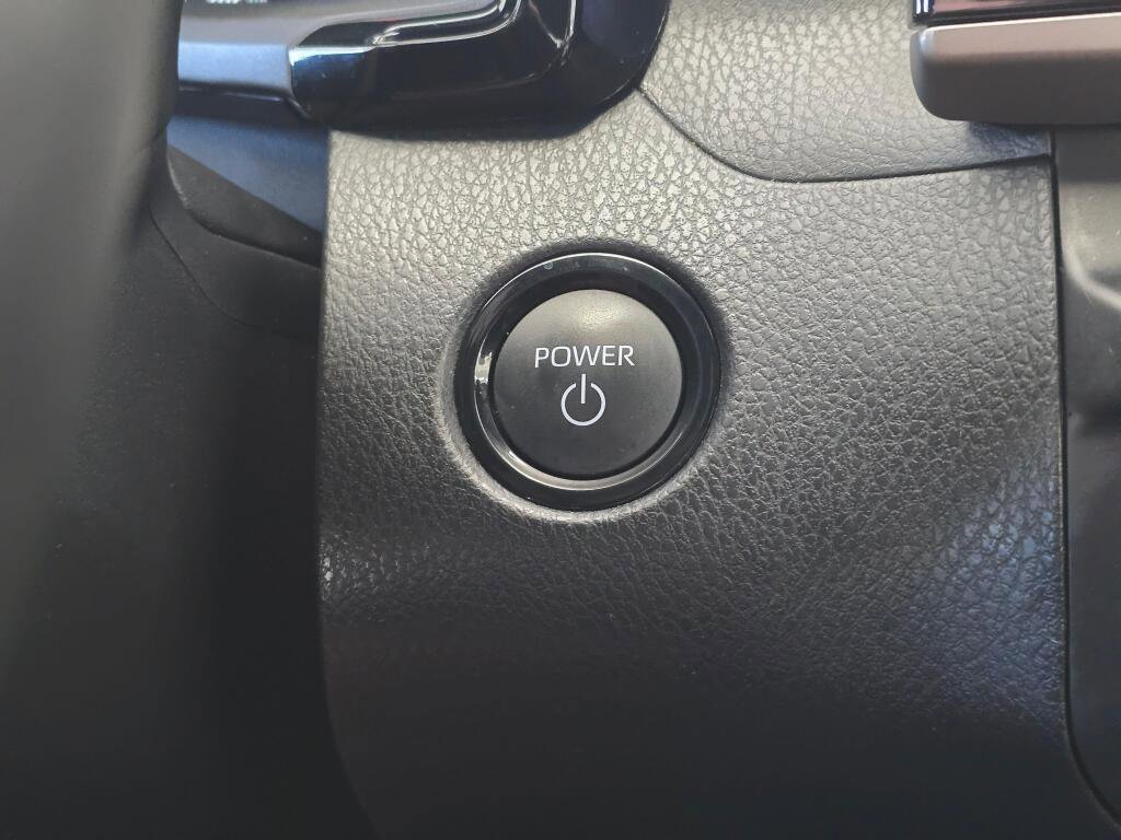 Used 2025 Toyota Camry SE image 30