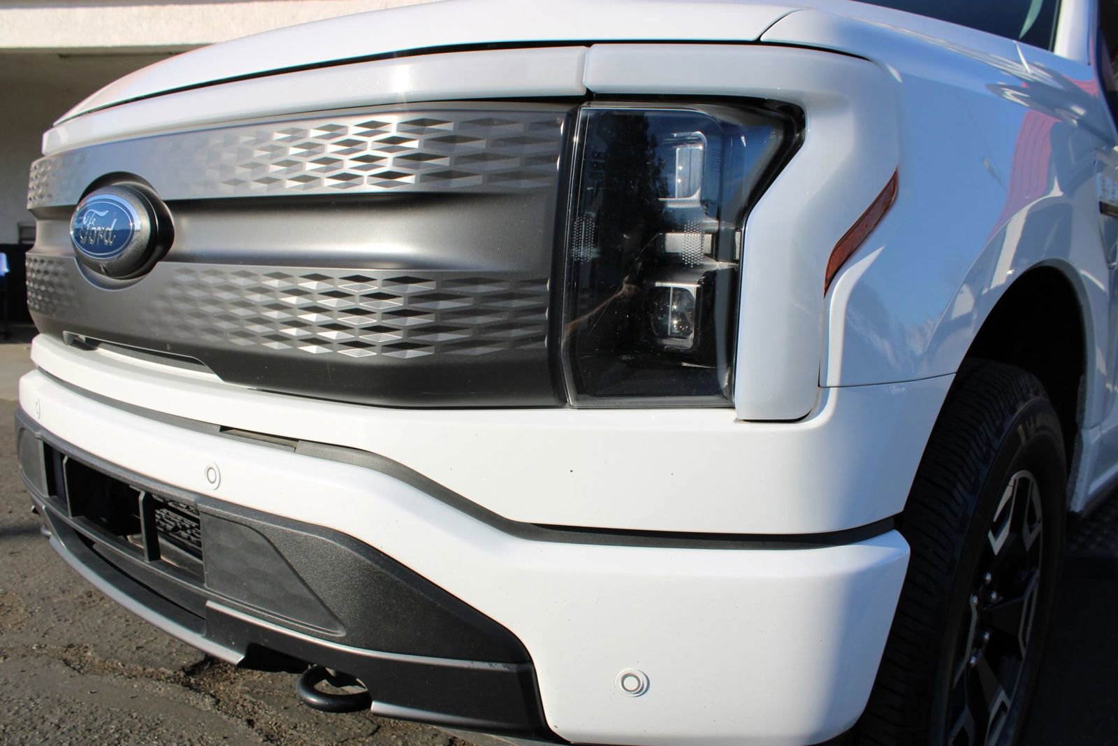 Used 2023 Ford F150 Lightning XLT image 5